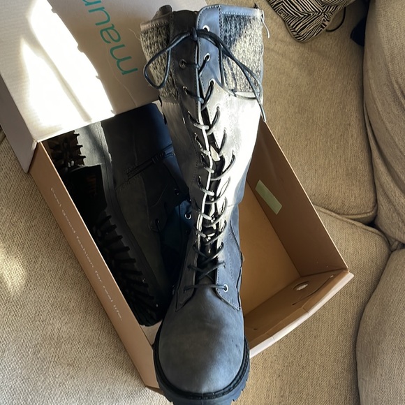 Never worn knee high boots - Picture 4 of 6